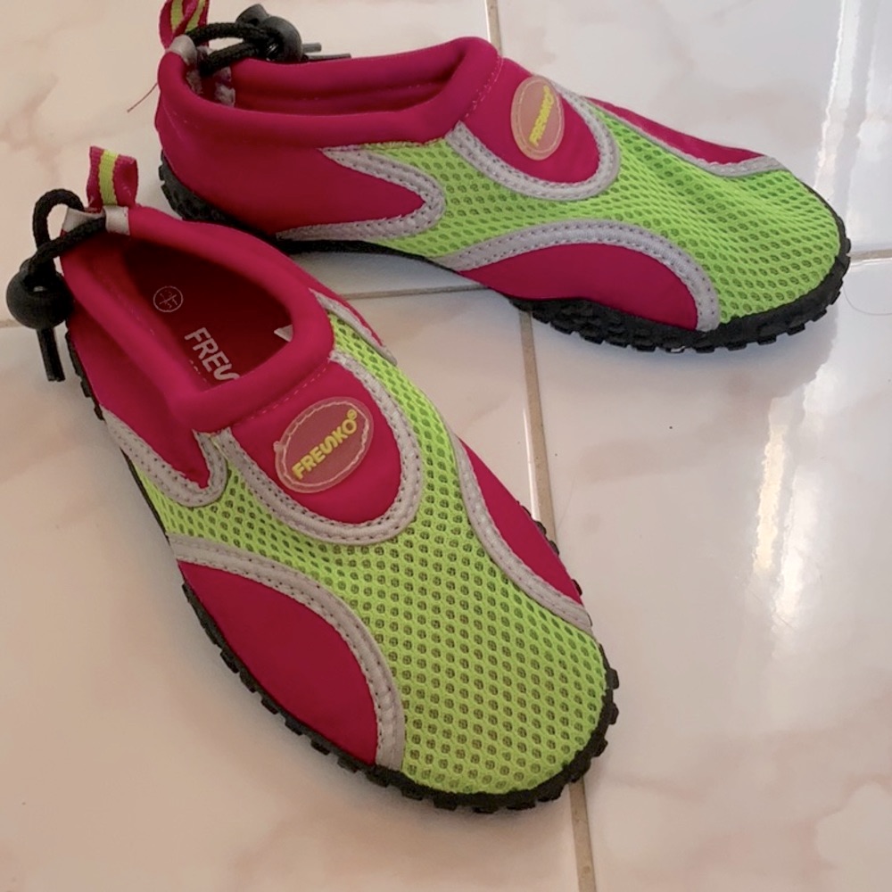 5/$25 - Fresko Girls Fuchsia And Lime Green Water/Swim Shoes In Little Kid 13